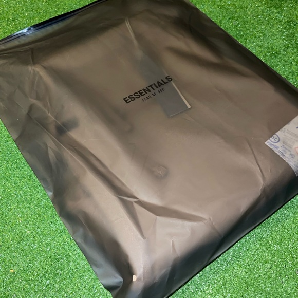 ESSENTIALS FEAR OF GOD OAK RELAXED SWEAT SHORTS🆕 - Picture 10 of 12